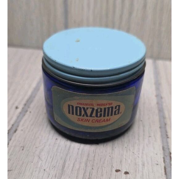 Vintage Noxzema Cobalt Blue Glass Jar W/Lid Labels Noxzema Bottom USA - Picture 4 of 10